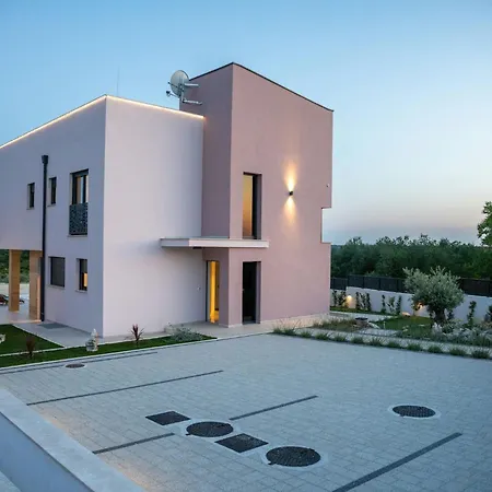 Kate Zadarvillas *