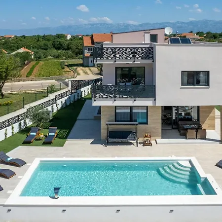 Kate Zadarvillas