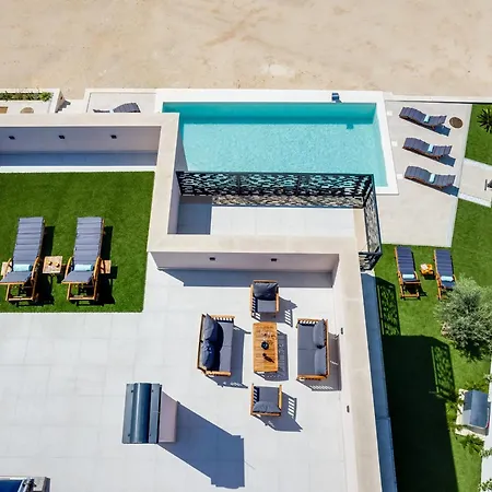 Kate Zadarvillas *