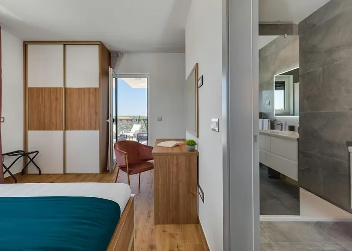 فيلة Kate Zadarvillas