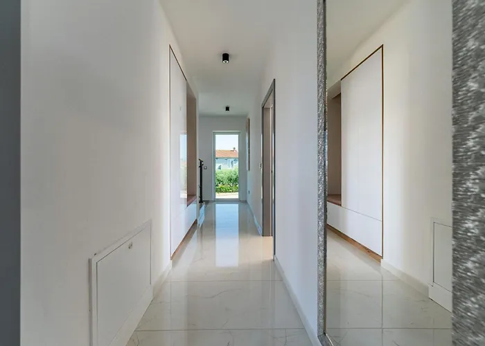 Kate Zadarvillas * Knezevic