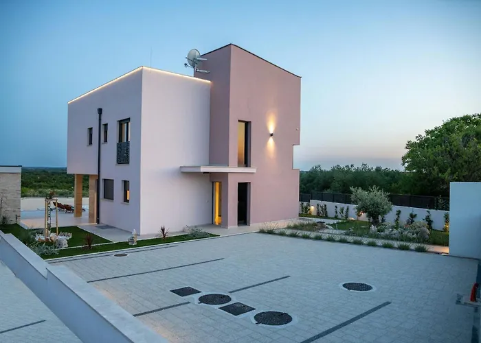 Kate Zadarvillas *