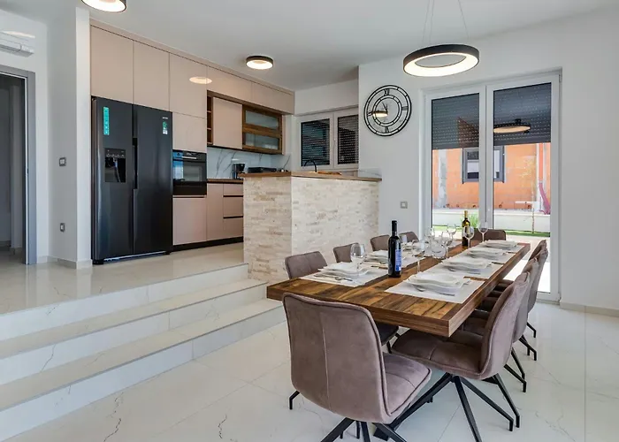 Kate Zadarvillas * Knezevic