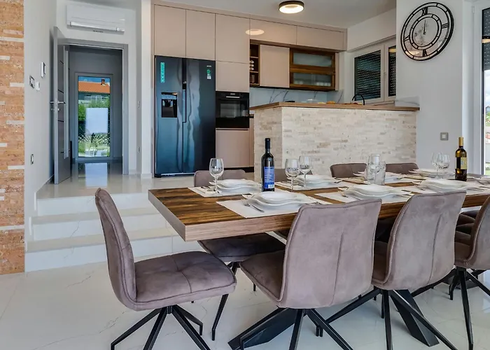 Kate Zadarvillas Knezevic