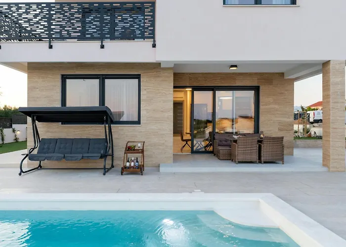 Kate Zadarvillas Knezevic