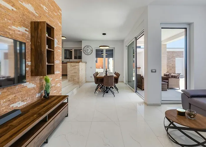 Kate Zadarvillas * Knezevic