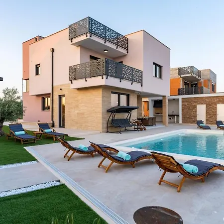 Kate Zadarvillas Villa