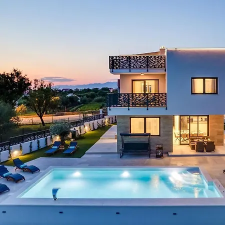 Kate Zadarvillas * Knezevic