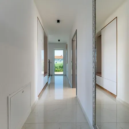 Kate Zadarvillas * Knezevic