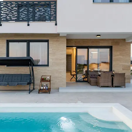 Kate Zadarvillas Knezevic